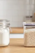 Toples kaca vs plastik untuk bahan kering, mana yang lebih praktis?