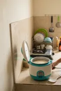 Rice cooker mini untuk 1 orang, kapasitas berapa yang tidak bikin masakan mudah meluap?