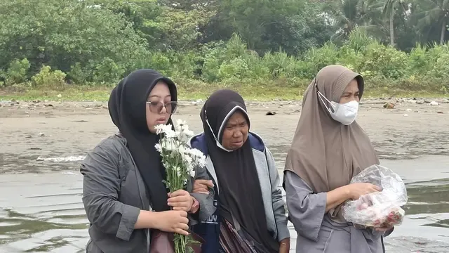 tabur bunga jurnalis hilang di Selat Sunda © 2026 