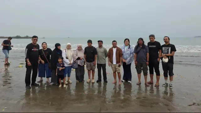 tabur bunga jurnalis hilang di Selat Sunda © 2026 