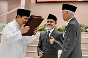 Sosok K.H. Hasan Abdullah Sahal, pimpinan Gontor yang pidatonya disebut Presiden Prabowo efisien