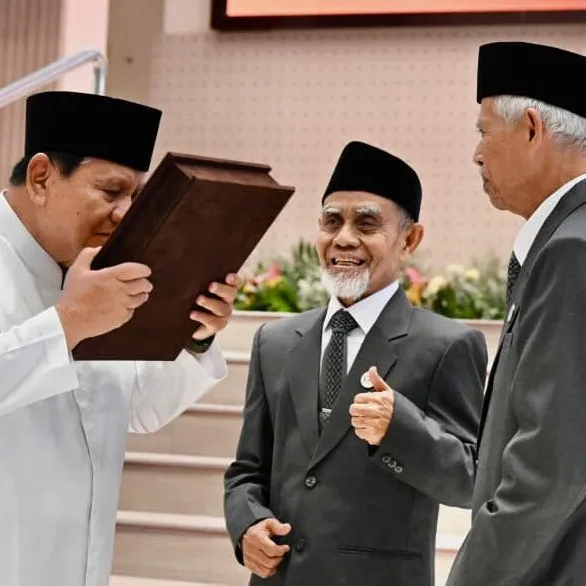 Sosok K.H. Hasan Abdullah Sahal, pimpinan Gontor yang pidatonya disebut Presiden Prabowo efisien