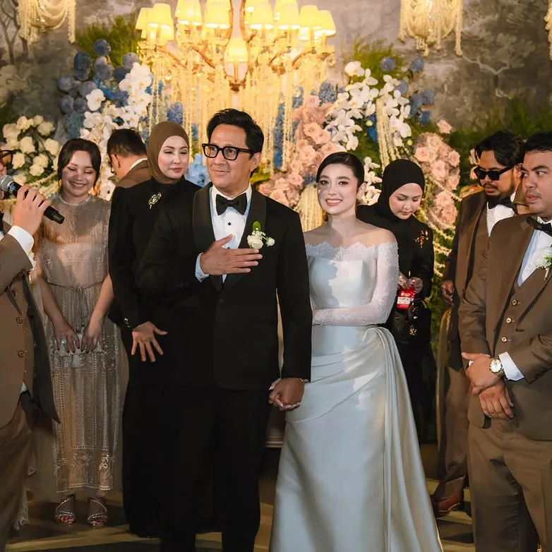 7 Potret dan fakta pernikahan Andre Taulany &amp; Amanda Rigby, khidmat dihadiri keluarga dan sahabat