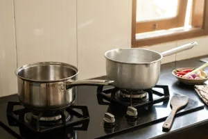 Panci stainless vs aluminium, apa bedanya untuk masak sehari-hari?