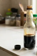 Kecap sudah lama dibuka, masih layak dipakai? cek perubahan pada botol dan isinya