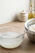 Habis mencuci beras, airnya langsung dibuang? cara ini bisa dimanfaatkan untuk keperluan dapur