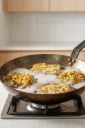 Minyak goreng berbusa saat dipakai, ternyata ini beberapa penyebabnya