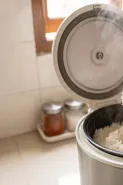 Nasi menempel di sendok rice cooker? Begini cara mengurangi sisa nasi yang sulit lepas