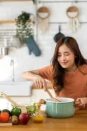 Debat sengit bumbu dapur kaldu jamur vs micin, mana yang kadar natriumnya lebih ramah tubuh?