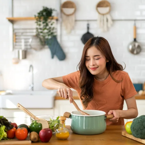 Debat sengit bumbu dapur kaldu jamur vs micin, mana yang kadar natriumnya lebih ramah tubuh?