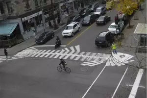 16 Gambar zebra cross yang bikin jalanan tampak nggak biasa
