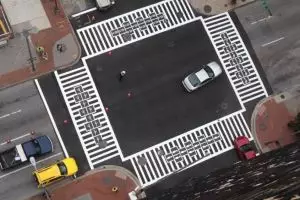 16 Gambar zebra cross yang bikin jalanan tampak nggak biasa