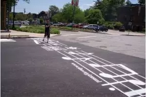 16 Gambar zebra cross yang bikin jalanan tampak nggak biasa