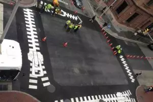 16 Gambar zebra cross yang bikin jalanan tampak nggak biasa