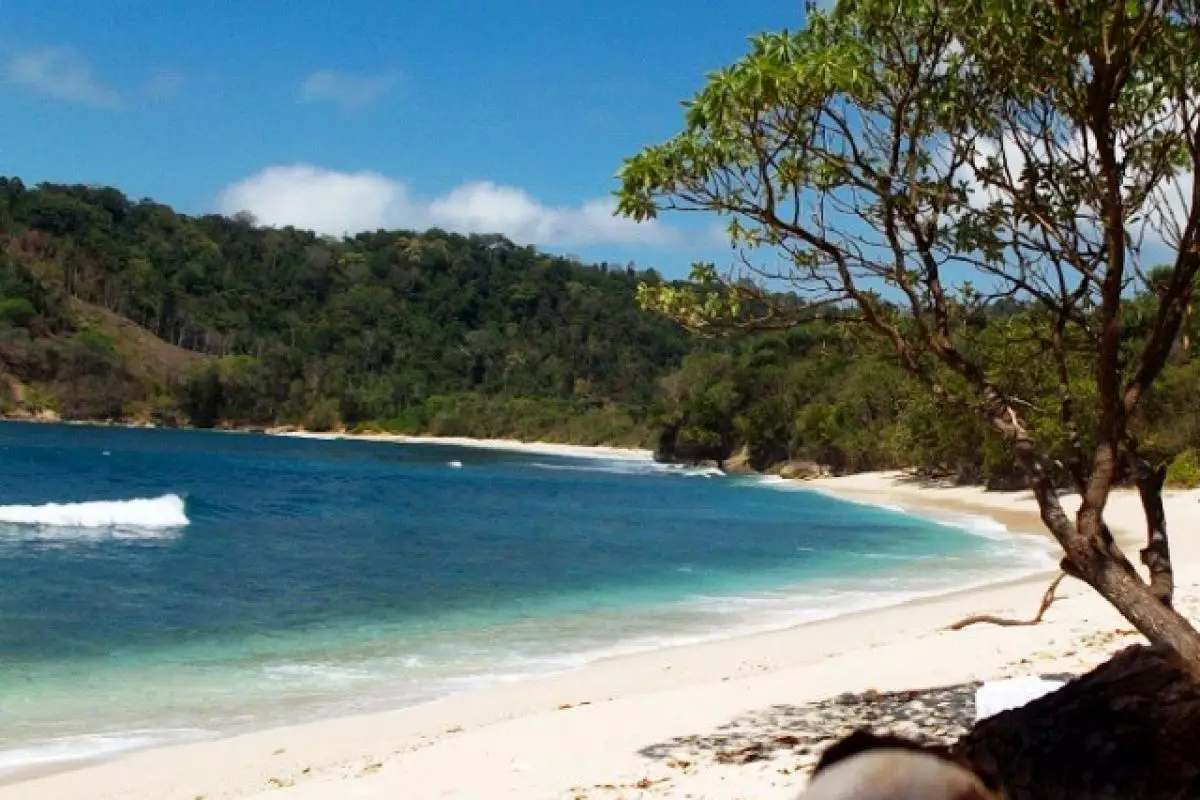 Kecantikan 11 pantai ini bakal bikin kamu nggak mau pulang