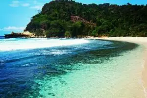 Kecantikan 11 pantai ini bakal bikin kamu nggak mau pulang