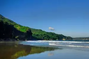 Kecantikan 11 pantai ini bakal bikin kamu nggak mau pulang