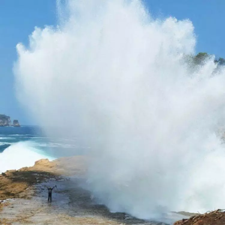 Kecantikan 11 pantai ini bakal bikin kamu nggak mau pulang