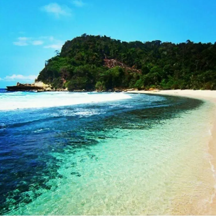 Kecantikan 11 pantai ini bakal bikin kamu nggak mau pulang