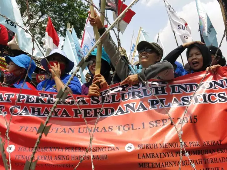 Warna-warni dan atribut buruh Indonesia
