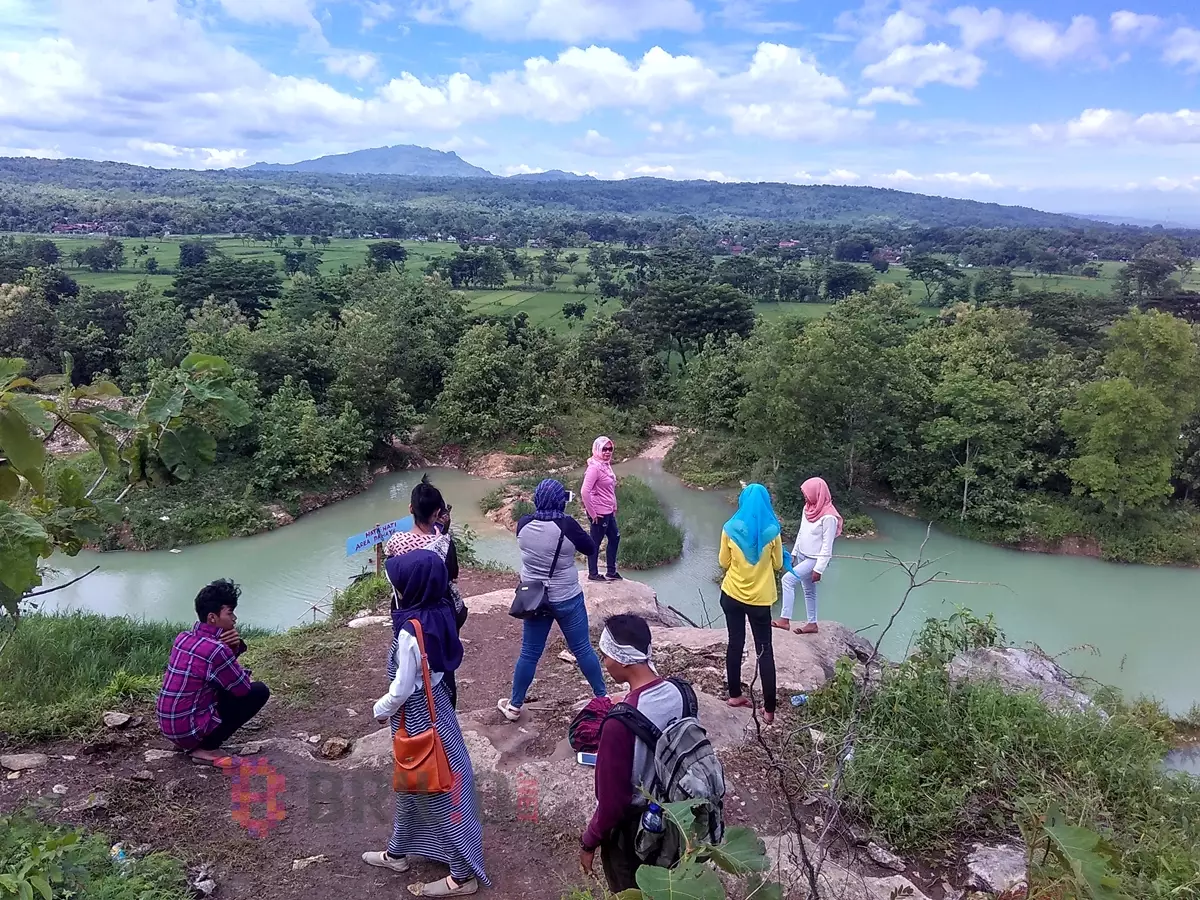 Menikmati eksotisme Telaga Biru Gunungkidul