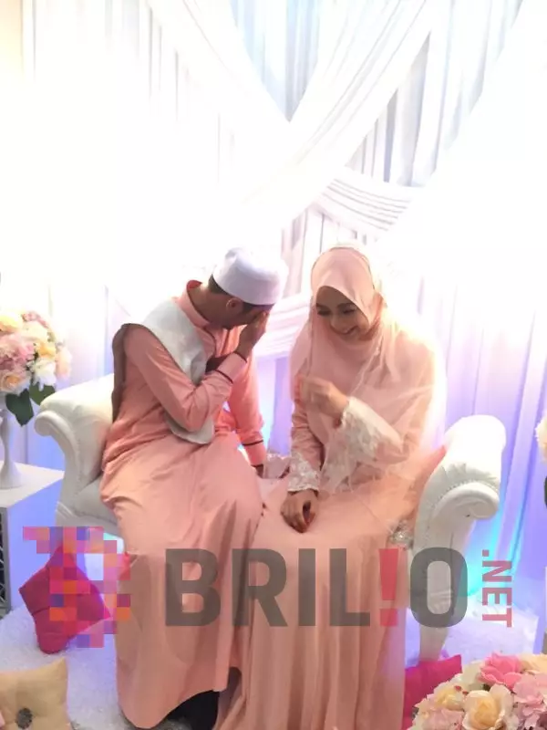 Menikah, cowok ini malu-malu pegang tangan istri cantik pertama kali