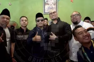 13 Portraits of the sacred moment of Deddy Corbuzier's creed, legally converting to Islam