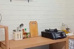 Cocok buat kaum minim bujet, 9 cara makeover dapur sepetak ini bikin ruangan jadi tak pengap & sumpek