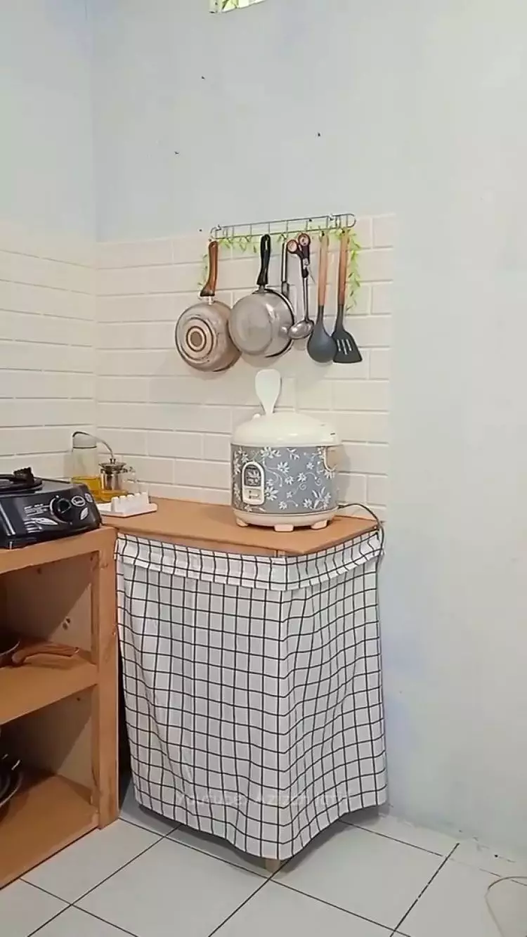 Cocok buat kaum minim bujet, 9 cara makeover dapur sepetak ini bikin ruangan jadi tak pengap & sumpek