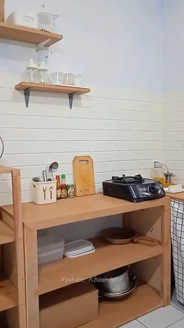 Cocok buat kaum minim bujet, 9 cara makeover dapur sepetak ini bikin ruangan jadi tak pengap & sumpek