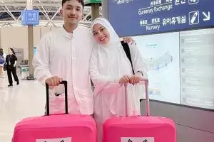 The moment of sending off the Hajj for 10 celebrities was full of happiness and emotion, Raffi Ahmad invited three employees
