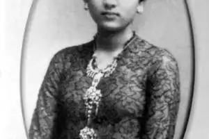 7 Young portrait of Gusti Nurul, daughter of Solo who rejected Soekarno's proposal, her face looks like Mawar de Jongh