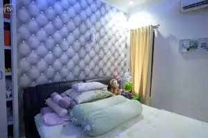 Dulu tidurnya di ranjang susun, 11 potret kamar Ayu Ting Ting kini luas temboknya pakai wallpaper 3D