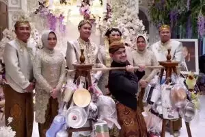 9 Potret Clarissa Putri dan Sandro menikah, momen Fadil Jaidi jadi Pagar Bagus nangis jadi sorotan