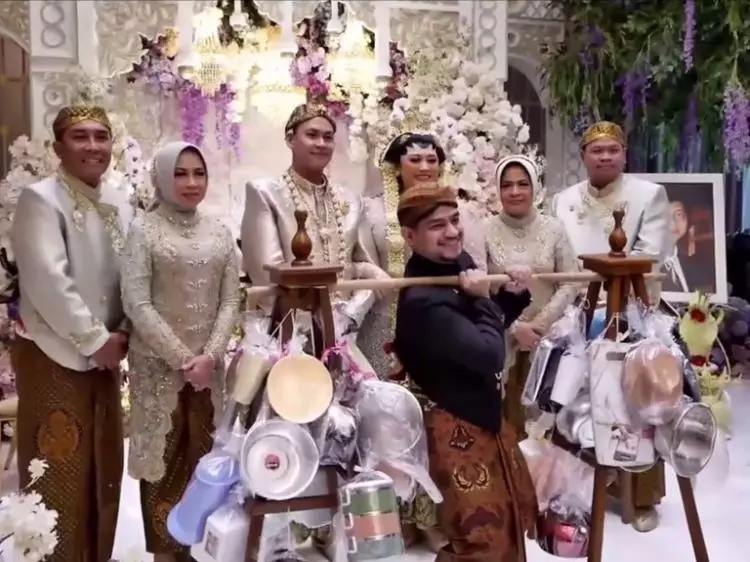 9 Potret Clarissa Putri dan Sandro menikah, momen Fadil Jaidi jadi Pagar Bagus nangis jadi sorotan