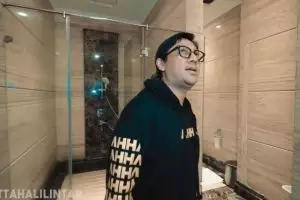 Tempati rumah mewah Rp32 miliar, 11 potret kamar tidur Andre Taulany dan Erin ini bernuansa serba emas