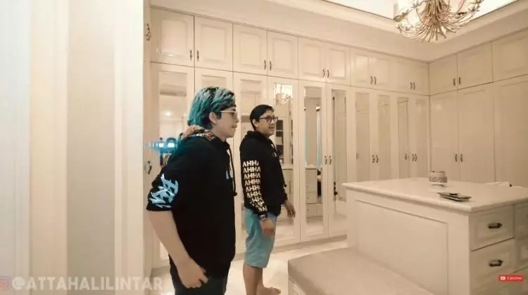 Tempati rumah mewah Rp32 miliar, 11 potret kamar tidur Andre Taulany dan Erin ini bernuansa serba emas