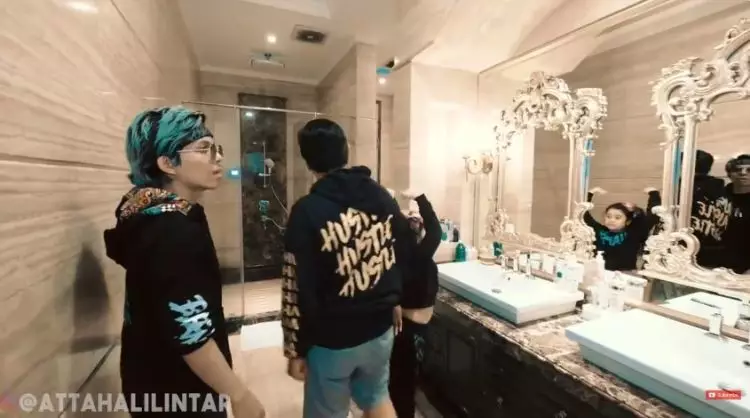 Tempati rumah mewah Rp32 miliar, 11 potret kamar tidur Andre Taulany dan Erin ini bernuansa serba emas