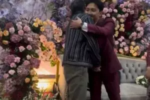 9 Momen Baim Wong hadiri kondangan karyawan tanpa Paula Verhoeven, keberadaan sang istri dipertanyakan