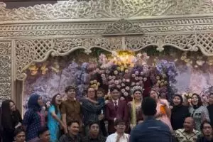 9 Momen Baim Wong hadiri kondangan karyawan tanpa Paula Verhoeven, keberadaan sang istri dipertanyakan