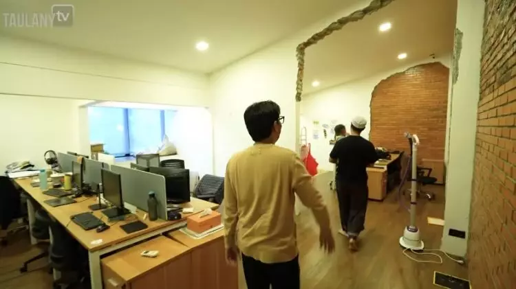 Pernah pamer saldo ATM Rp1 triliun, 11 potret kantor Baim Wong megah ada kolam renang bak waterboom