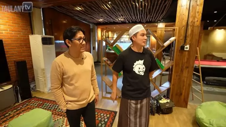 Pernah pamer saldo ATM Rp1 triliun, 11 potret kantor Baim Wong megah ada kolam renang bak waterboom