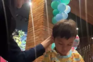 Usai gagal beri kejutan, ini 9 momen Paula bertemu Kiano dan Kenzo, ekspresi wajah si sulung disorot