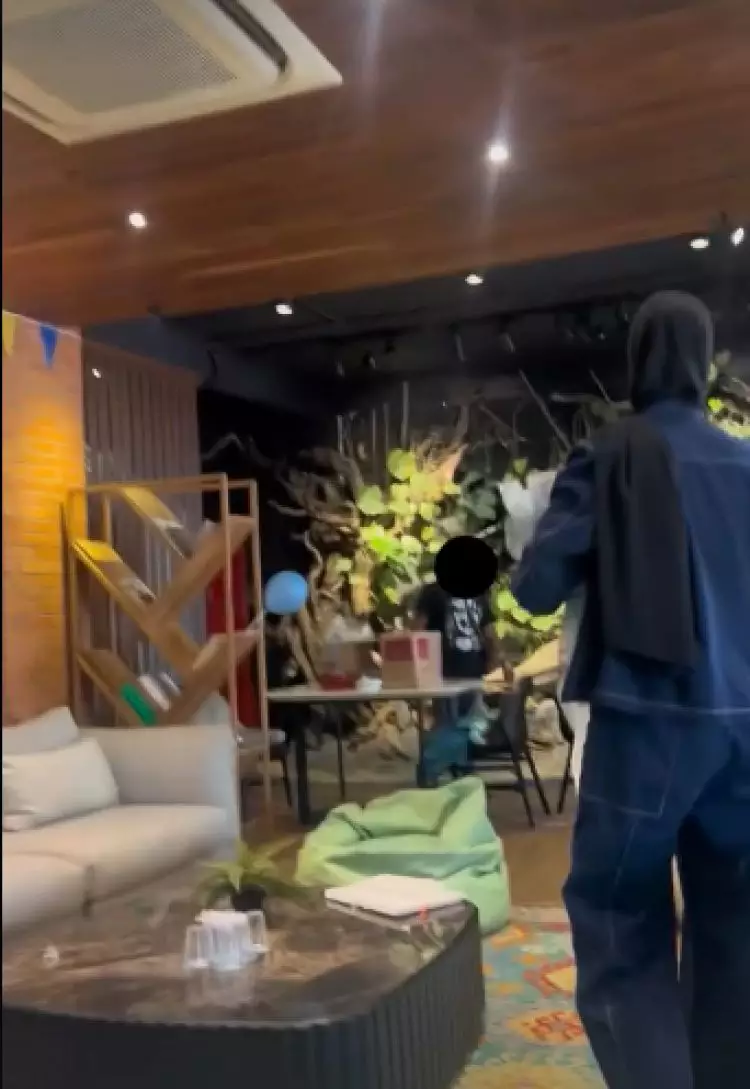 Usai gagal beri kejutan, ini 9 momen Paula bertemu Kiano dan Kenzo, ekspresi wajah si sulung disorot