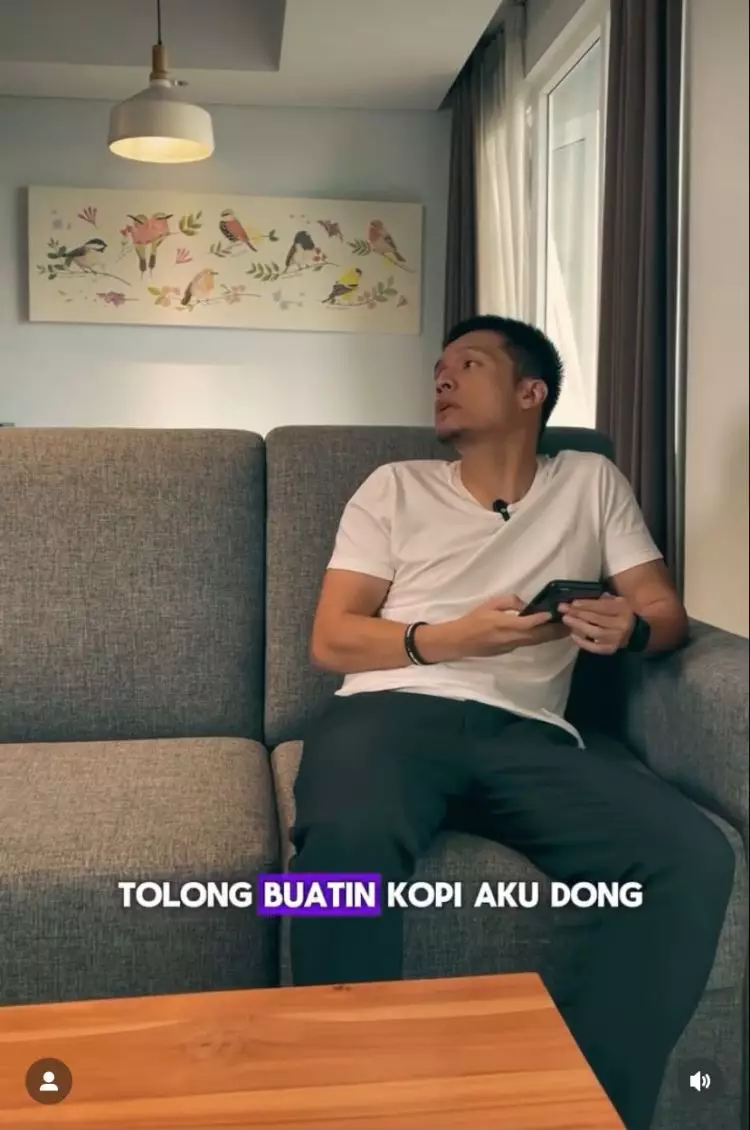 11 Potret hunian Dhini Aminarti dan Dimas Seto berkonsep industrial minimalis