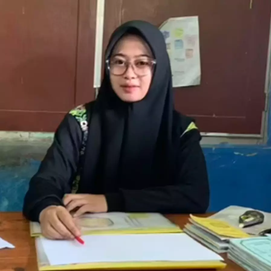 Dikasih tugas gambar ibu guru di kelas, 11 potret hasil gambaran murid SD ini bikin perut keram