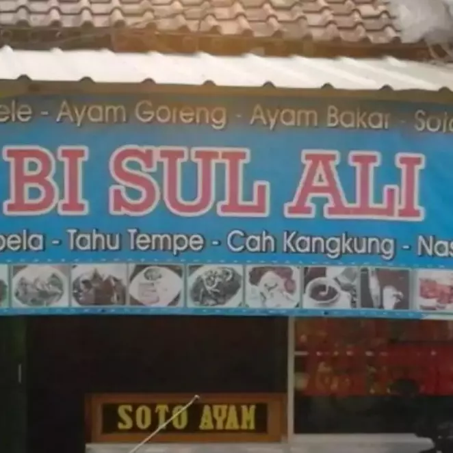 11 Potret pelesetan tulisan nama warung pecel lele ini bikin pembeli bingung bacanya
