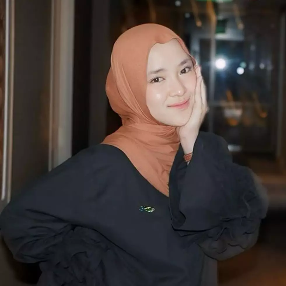 Tampil perdana usai resmi menikah dengan Ayus, 9 momen Nissa Sabyan manggung di acara kampanye