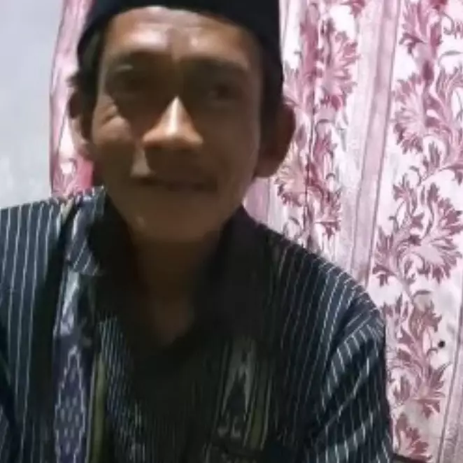 7 Momen Sonhaji pedagang es teh berangkat umrah sekeluarga, menangis minta maaf kepada Gus Miftah