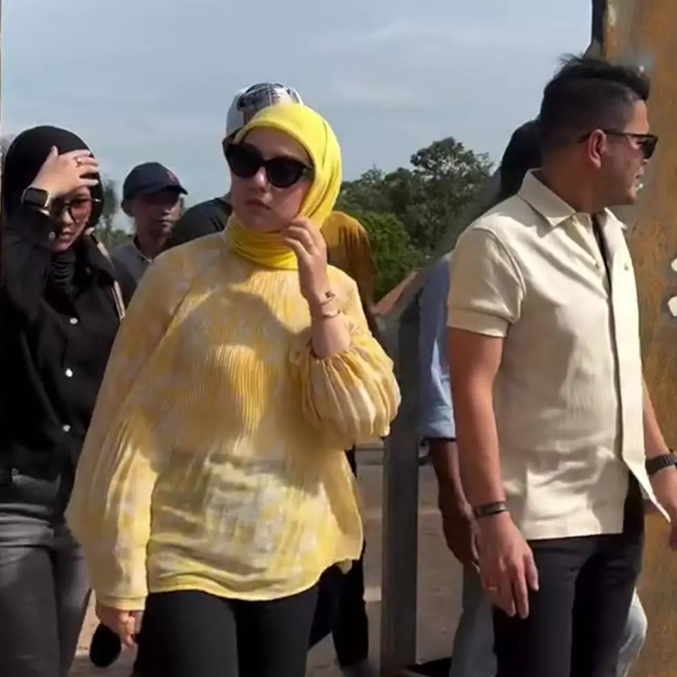 9 Momen Irish Bella temani Haldy Sabri kerja lihat proyek, gaya ibunda Air Rumi tuai sototan